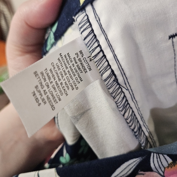 A.N.A dark navy floral shorts! - Picture 6 of 6